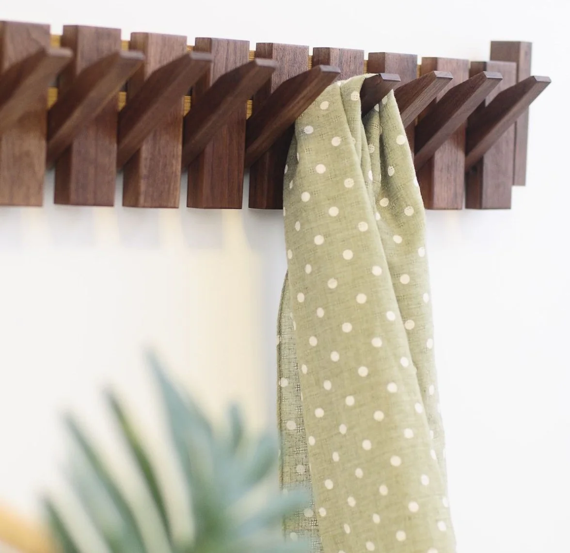 Perchero de nogal negro montado en la pared, gancho para ropa de madera maciza, colgador de puerta de entrada, perchero, muebles de decoración del hogar, 1 ud.