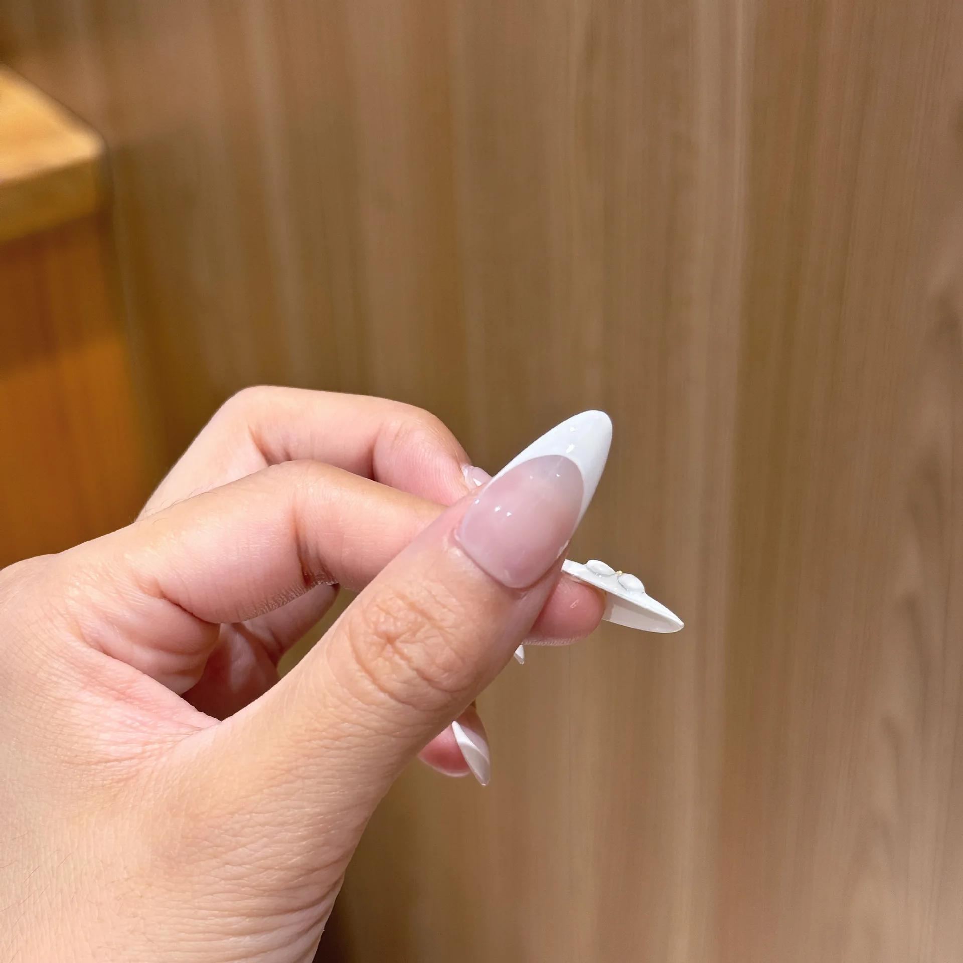 10 pezzi bianco francese fatto a mano unghie finte fiore 3D stampa sulle unghie riutilizzabile lucido mandorla toppa per unghie finte semplice ed elegante manicure