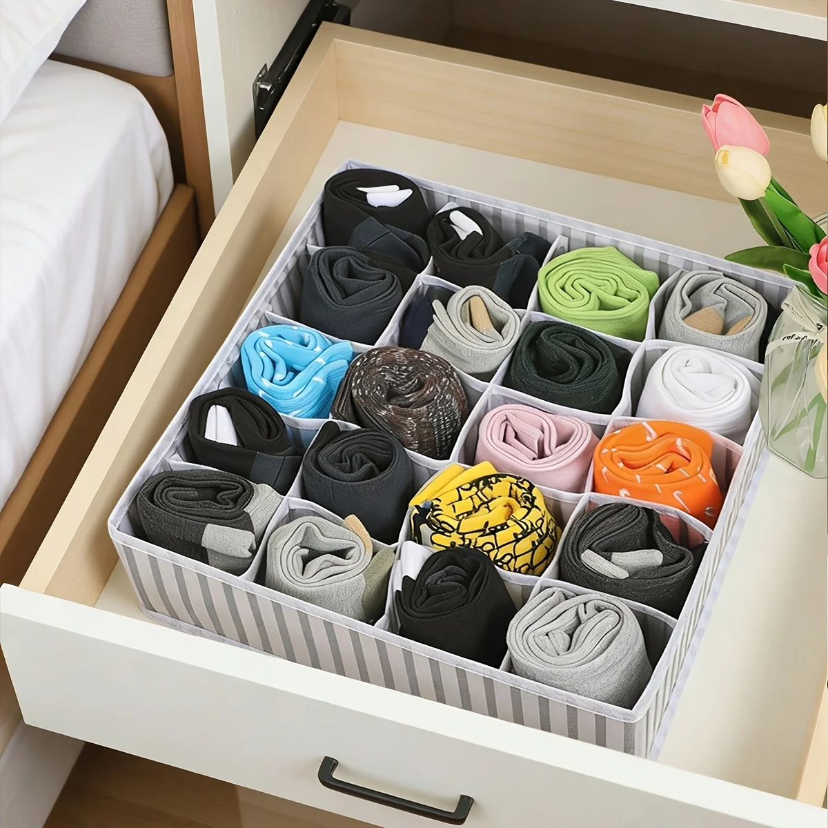 1-Pack Multi-compartment Drawer Divider Storage Box with 20 Slots Organizer for Socks Underwear Ties Belts