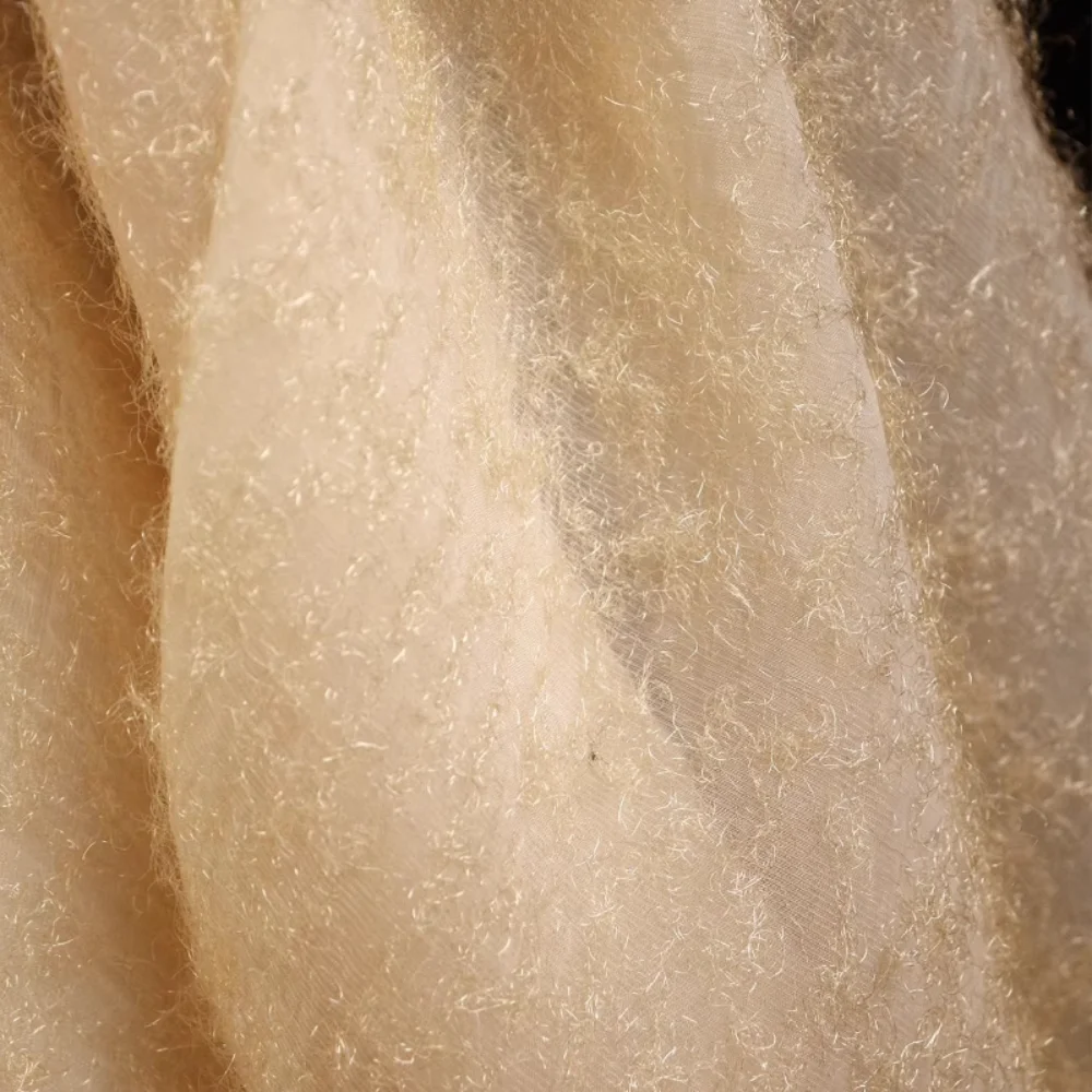 

Золотистая глянцевая ткань с мелкой бахромой для креативного пошива одежды, дизайнерские ткани на отрез, материал для рукоделия, оптовая продажа