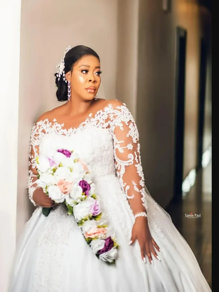 カスタムメイドのシアーネックアップリケビーズウェディングドレス、ベスティドス・デ・ノビア、コートトレーン、ロングスリーブ、プラスサイズ、ボールガウン、ブライダルガウン