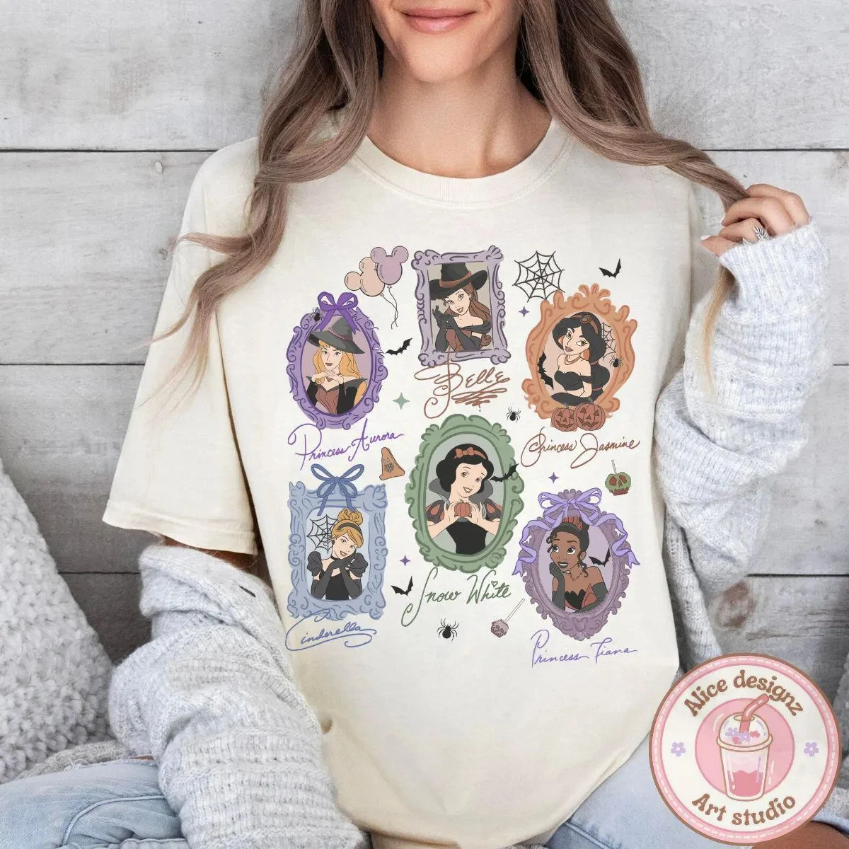 تي شيرت ريترو لأميرات ديزني للهالوين، بما في ذلك أزياء حسناء و سندريلا وأرييل وعائلية الهالوين العالمية من ديزني
