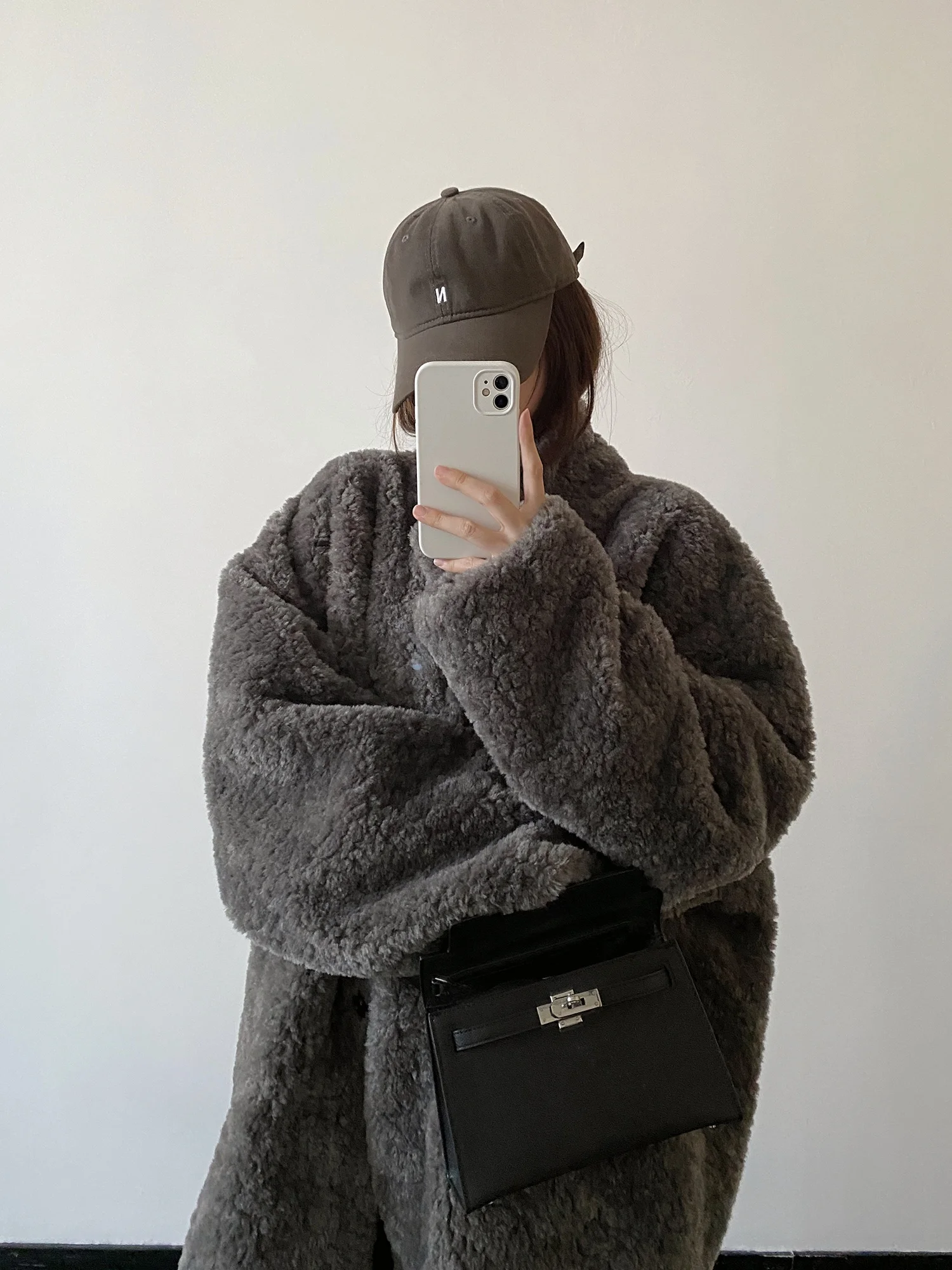 

Женская утепленная куртка SunYeo из бархатистого меха с воротником-стойкой, свободного кроя, теплая зимняя, повседневная, с вставками из кожи и меха