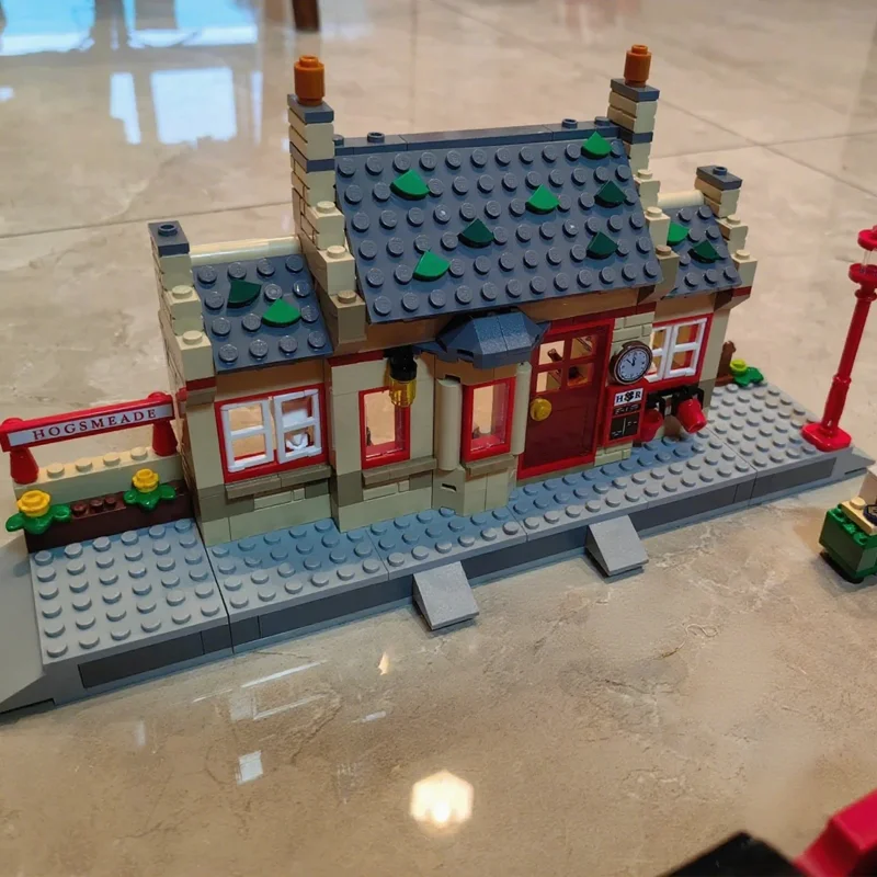 New 1074Pcs Vintage Red Steam Train Building Blocks Set DIY Construction Kit Classic Toys Gift for Kids Adults Train Enthusiasts