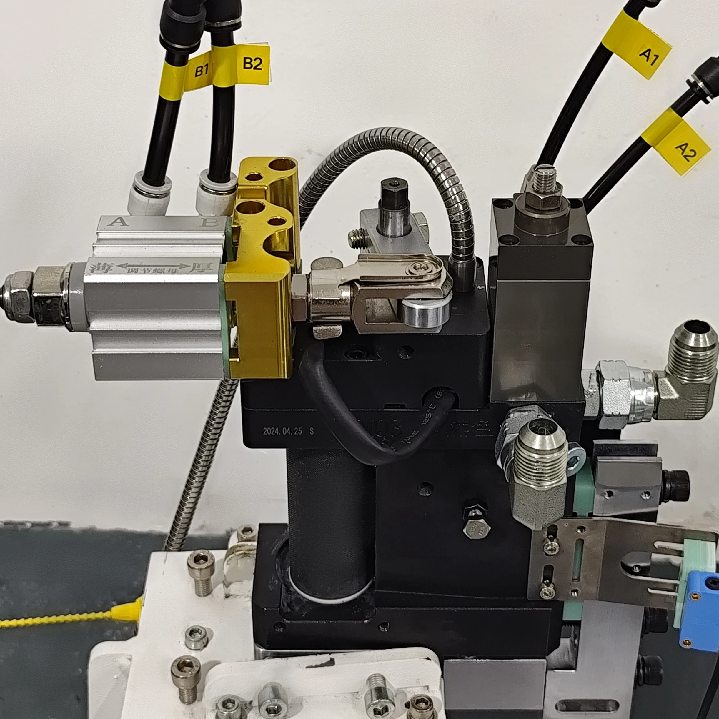 

MQ3 Hot Melt Glue Machine Series Self-cleaning Glue Pot for Easy Cleaning