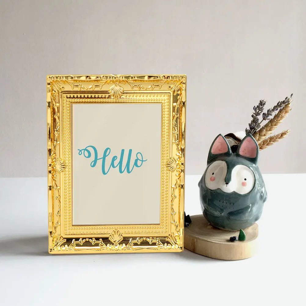 

2Pcs Miniature Golden Picture Frames Delicate Lifelike Design Miniature House Ornament Blank Frame Decor Small Retro Photo Frame