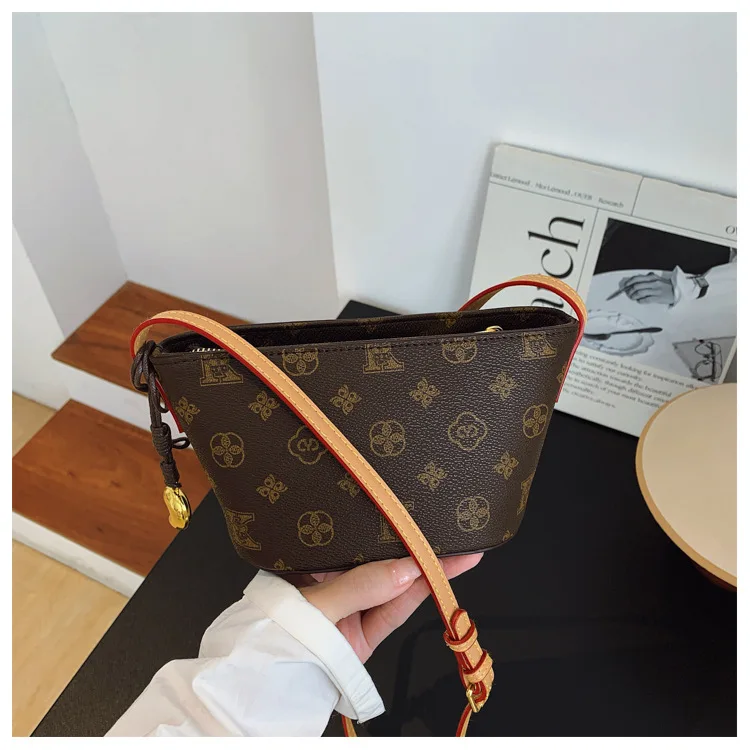 

2025 New! Women's Premium Mini Bucket Bag - Retro Print, High - Sense for Commuting & Casual Wear"