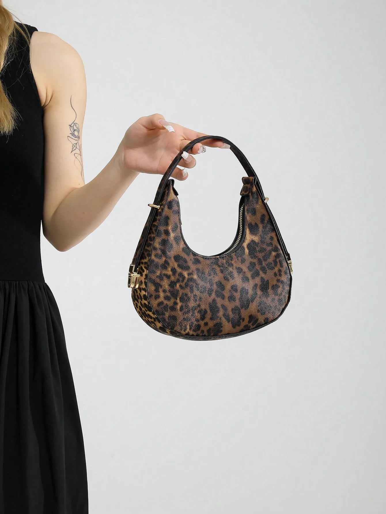 Fashionable New Summer Crescent-Shaped Leopard Print Handbag ShoulderBag With Unique Shape Design For Women, Commuter Bag