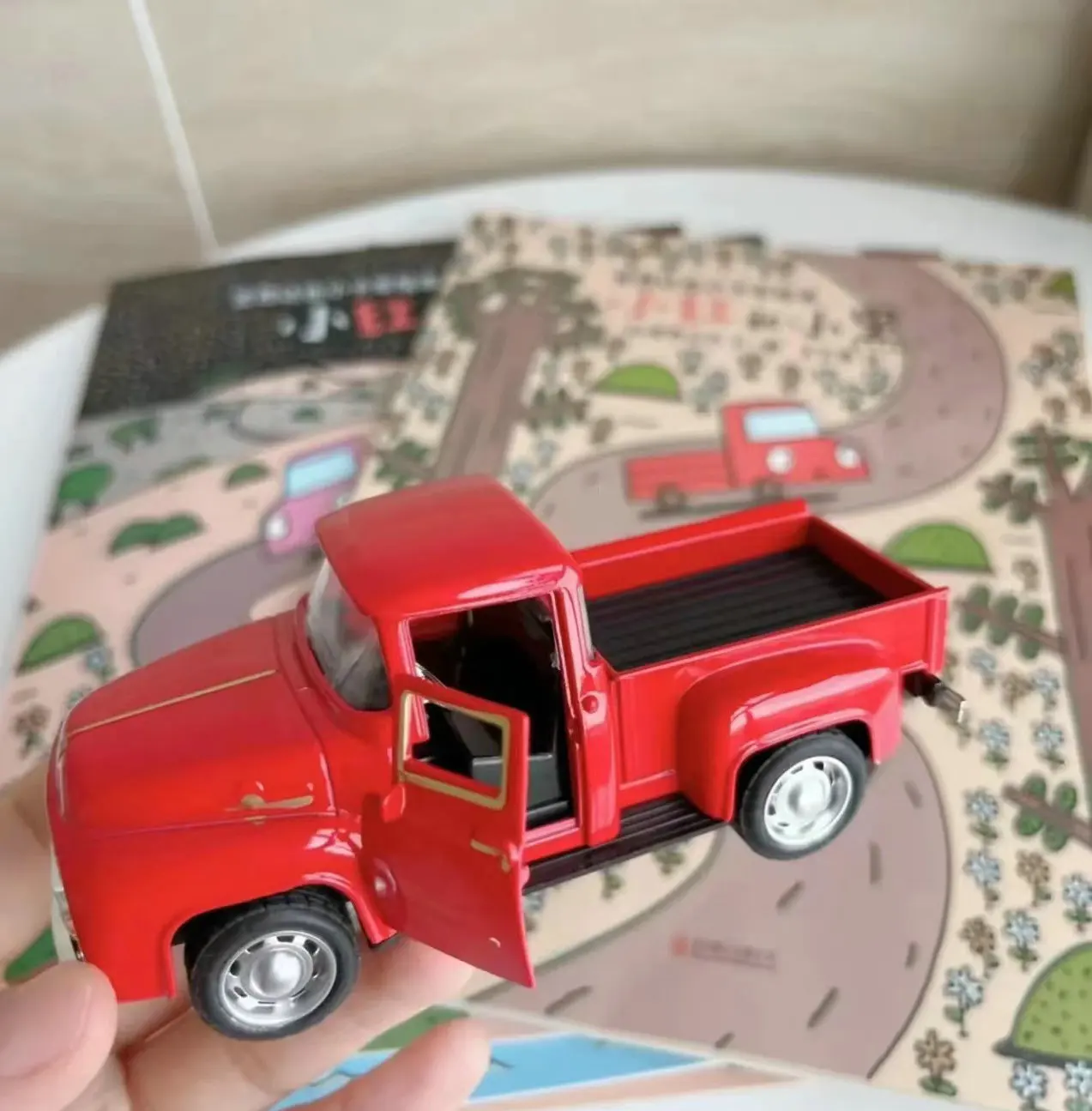 1: 32 coche de aleación clásico Retro, modelo de coche de recogida, aleación de simulación, coche extraíble de fundición a presión, juguete, regalos de cumpleaños para niños