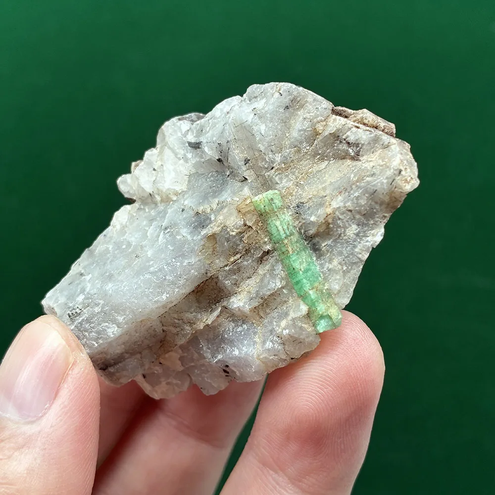 A0-5A 1PCS 100% Natural Green Emerald Mineral Gem-Grade Specimens Stones And Crystals Quartz Malipo