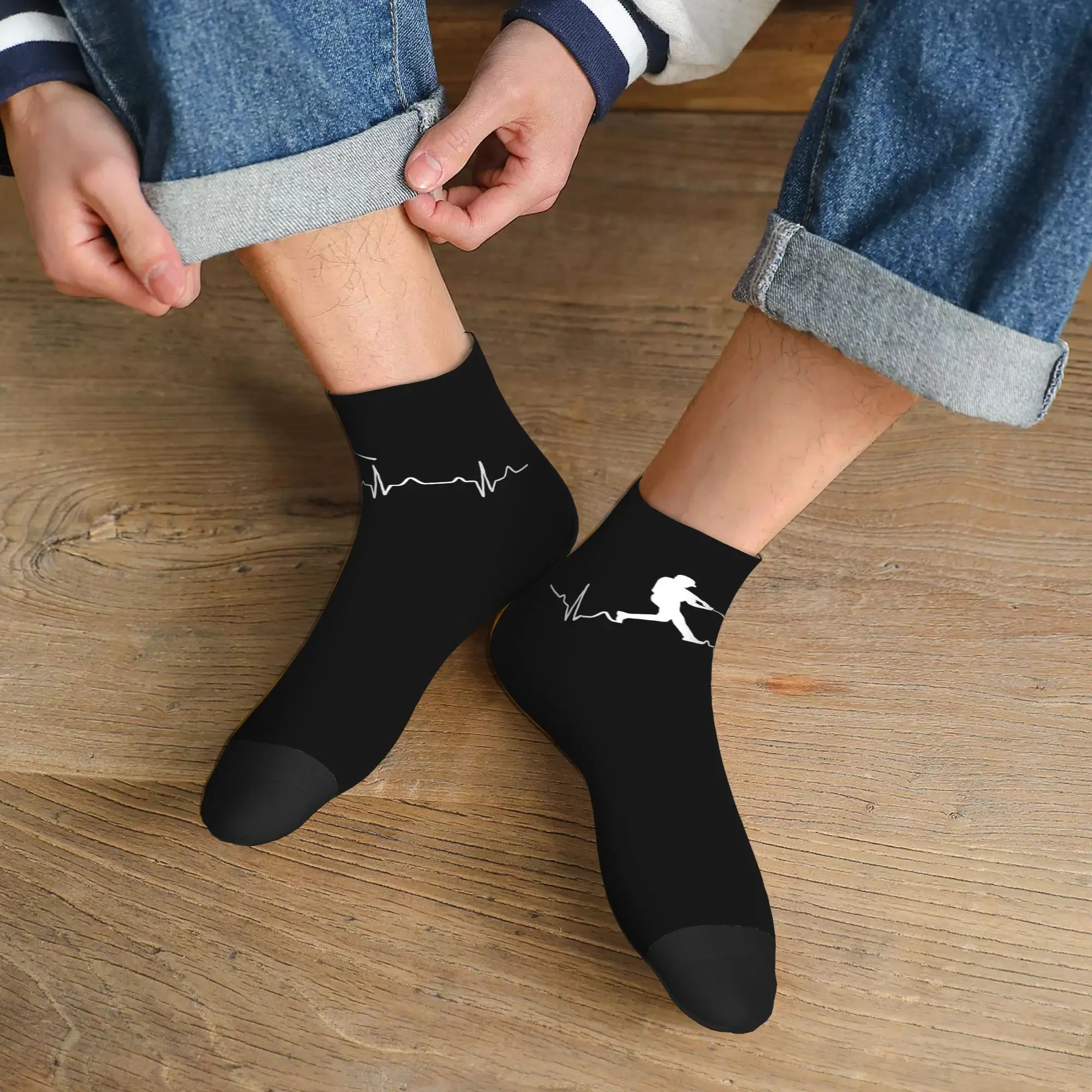 

All Seasons Baseball Player Heartbeat Socks Harajuku Sport Middle Tube Socks Soft Fashion Stockings for Men Women Gifts