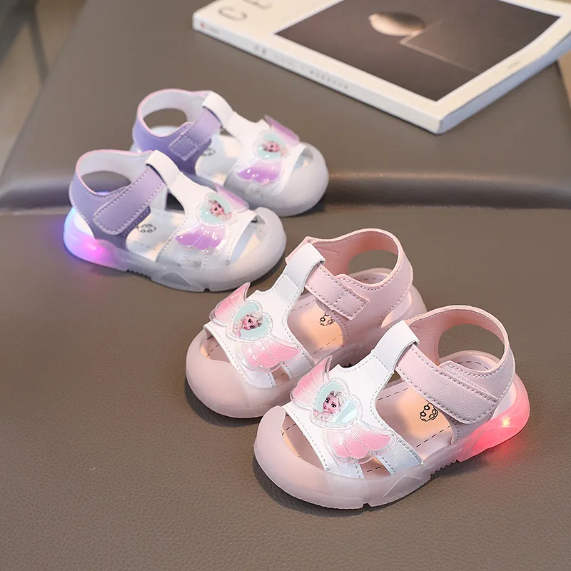 

Детская повседневная обувь для пляжа ​ Летняя обувь из искусственной кожи с подсветкой Эльзы для девочек, противоскользящая обувь с мягкой подошвой, розово-фиолетовая обувь, размер 16-30