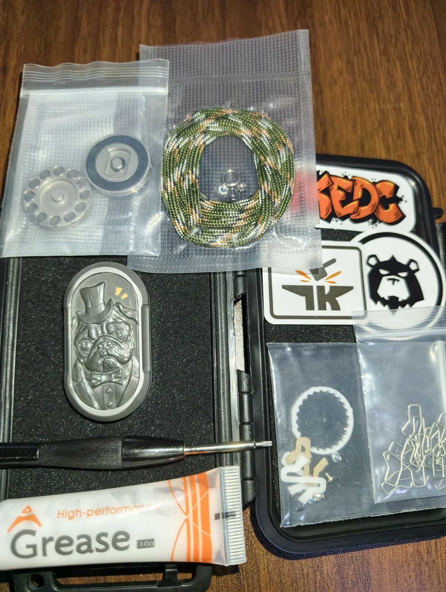 Used EDC Tk5 Push Card Tk5 Easter Egg Push Card, Main Body Stainless Steel Material, Patch Starling Dog Zirconium Sticker