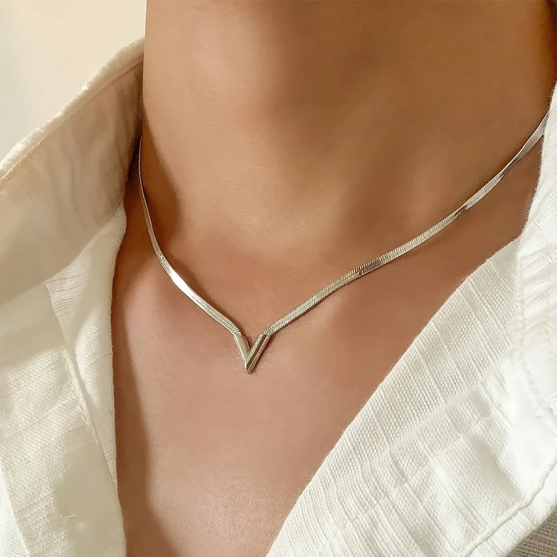 Fashion Simple Design Women's Necklaces in Europe and The United States Personalized Trend Holiday Party Accessories Gifts image 3