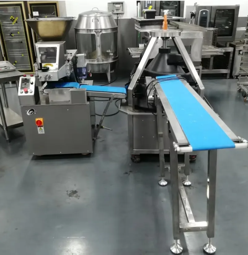 آلة تقسيم العجين الأوتوماتيكية التجارية لخط إنتاج مصنع الأغذية جرام مستمر لتقسيم الوزن مسحوق الخبز