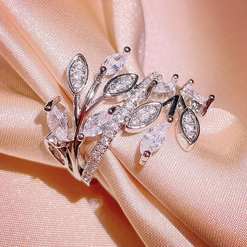 Huitan 2022 New Design Leaf Branch Design Female Finger Ring Luxury Cubic Zirconia Wedding Rings for Women Party Fashion Jewelry