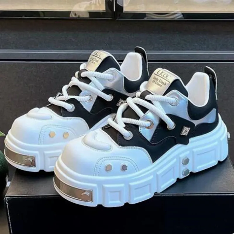 New Luxury Thick Soled Trendy Men's Shoes Men's Casual Sneakers Height Increasing Motorcycle Shoes Fashionable Matching Footwear