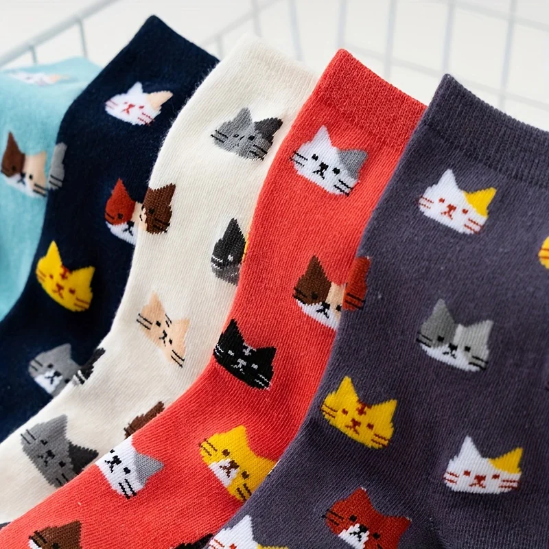 5足の秋と冬の女性用ファッショナブルで甘くてかわいい漫画の猫柄の多用途で快適で暖かいロングソックス