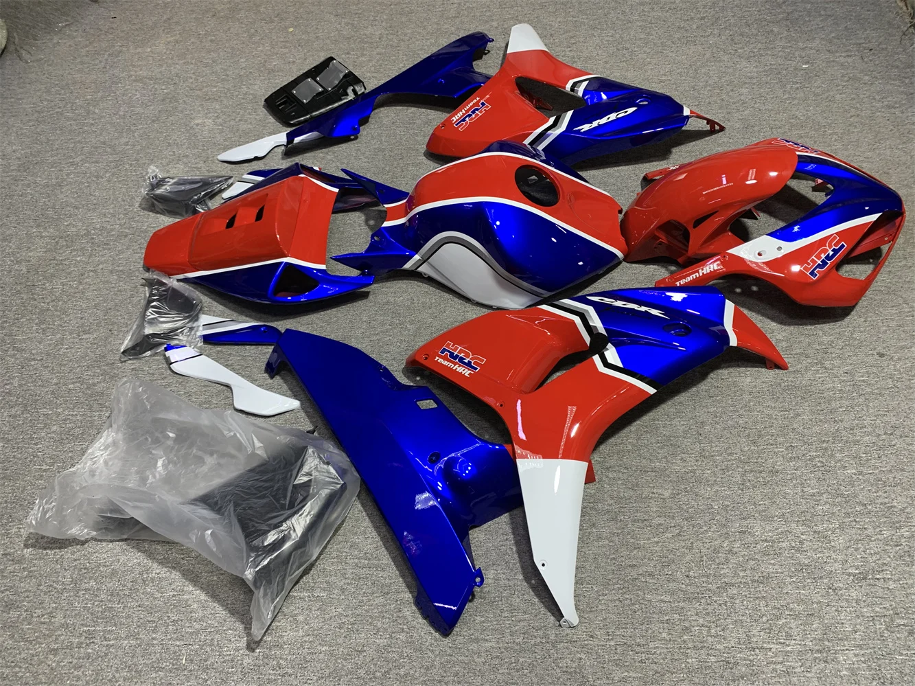 The motorcycle fairing is suitable for the CBR1000RR 2006 2007 CBR1000 06 07 body fairing with red and blue motorcycle housing