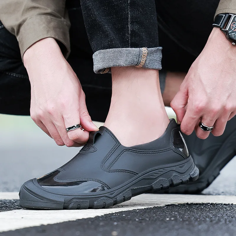 Soft Korean Style Low Top Mens Rain Shoes Non Slip Wear Resistant Waterproof Spring and Autumn Work Shoes for Car Wash Kitchen