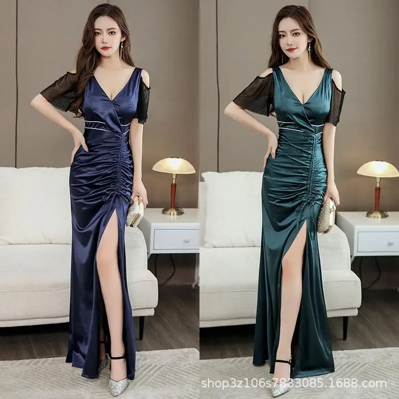 

Униформа для персонала отеля: униформа для администраторов, униформа для косметологов, униформа для спа-массажистов, униформа для техников массажа, длинные халаты для администраторов на стойке регистрации