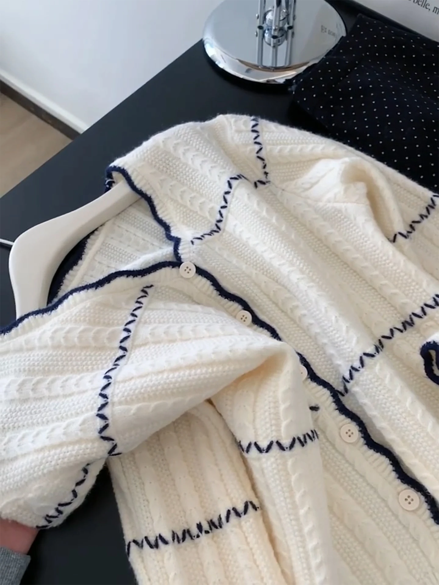 سترة محبوكة طويلة من Color Blo للسيدات أوائل الخريف 2025 سترة جديدة للتخسيس على شكل جوية من الخشب سترة علوية مفتوحة #2