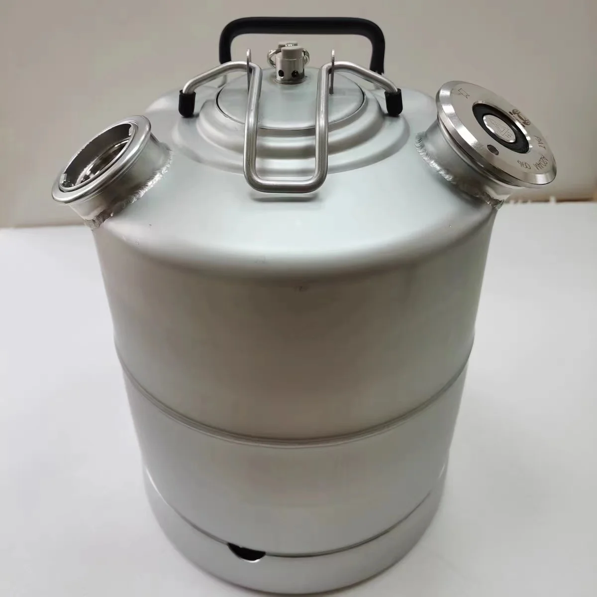

Beer machine cleaning barrel Draft beer machine with wine spear cleaning barrel 10 liters double head single head American