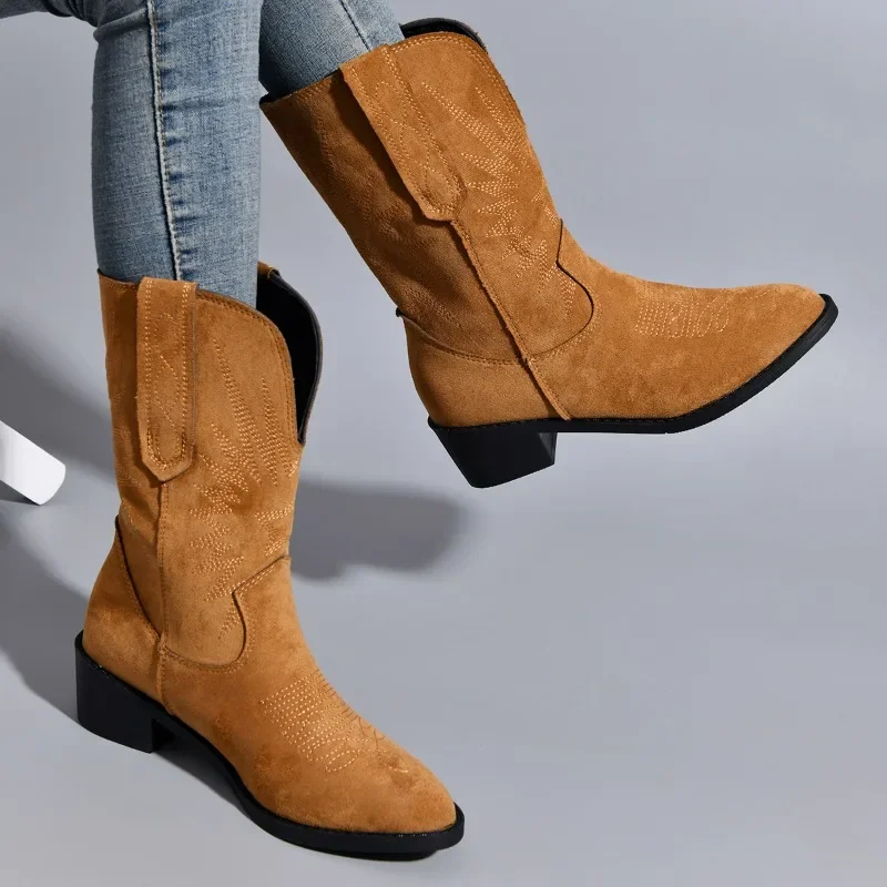 

European and American plus size women's boots for autumn and winter 2024, new mid length fashionable pointed thick heel boots