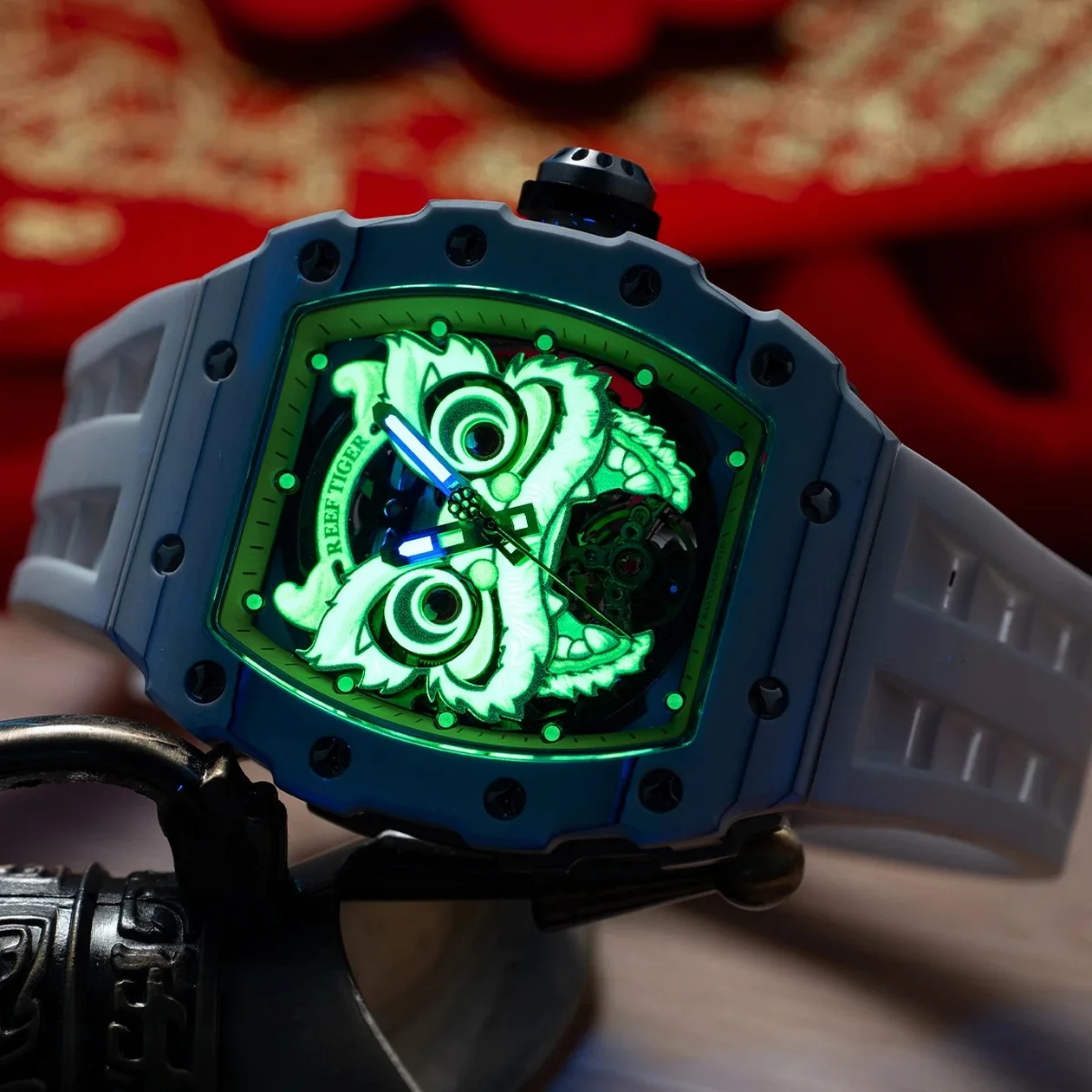 Reef Tiger Men Automatic Watch 42.2mm Tonneau Mechanical Wristwatch Luminous Lion Dance Dial Sapphire Mirror