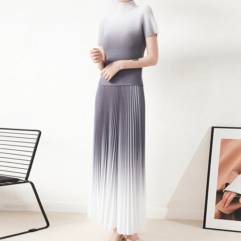 

Повседневный стиль, летняя мода 2025, бестселлер, плиссированная юбка с градиентным принтом, комплект из двух предметов, женская длинная плиссированная юбка