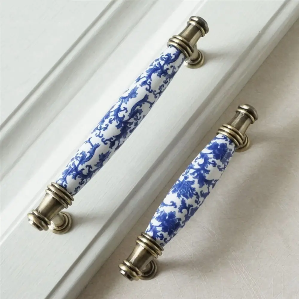 Porcelanowe kwiaty, niebiesko-białe, modne, antyczne uchwyty meblowe, gałki do szuflad, klamki do drzwi, uchwyty do komód i szafek.