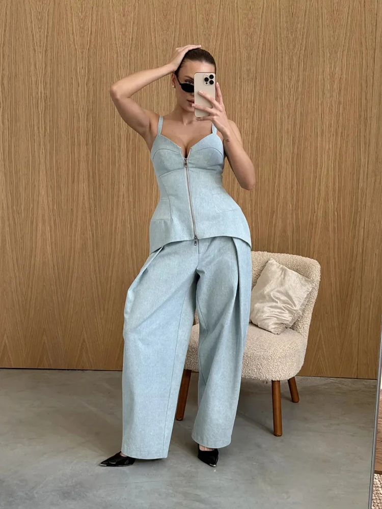 Spaghetti-Träger-Top mit Reißverschluss und Hosenanzug für Damen: Streetwear mit V-Ausschnitt, ärmellos, tailliertes Oberteil und plissierte gerade Hose – Schicke Outfits – Detail 7