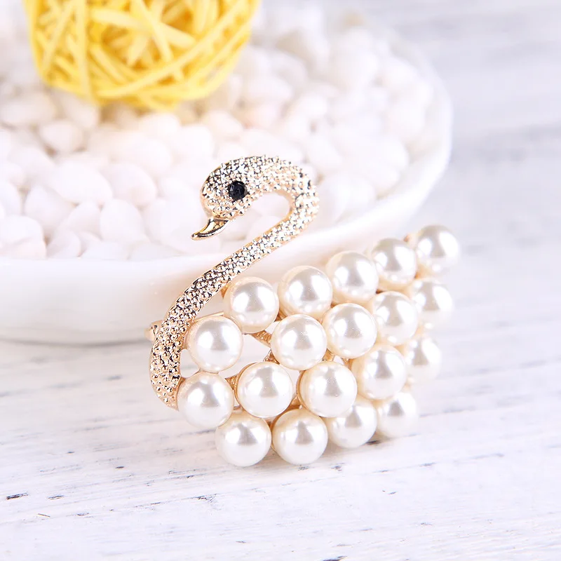 Pearl Swan Brooches for Women Suit Animal Pins Men Badge Neckline Buckle Bride Gown Clothing Accessories Rhinestone Jewelry Gift