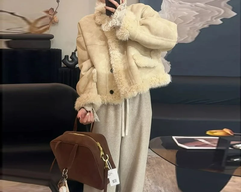 

2025 Winter Women's Lamb Wool Short Coat Thickened Warm Fashionable Versatile Furry Jacket