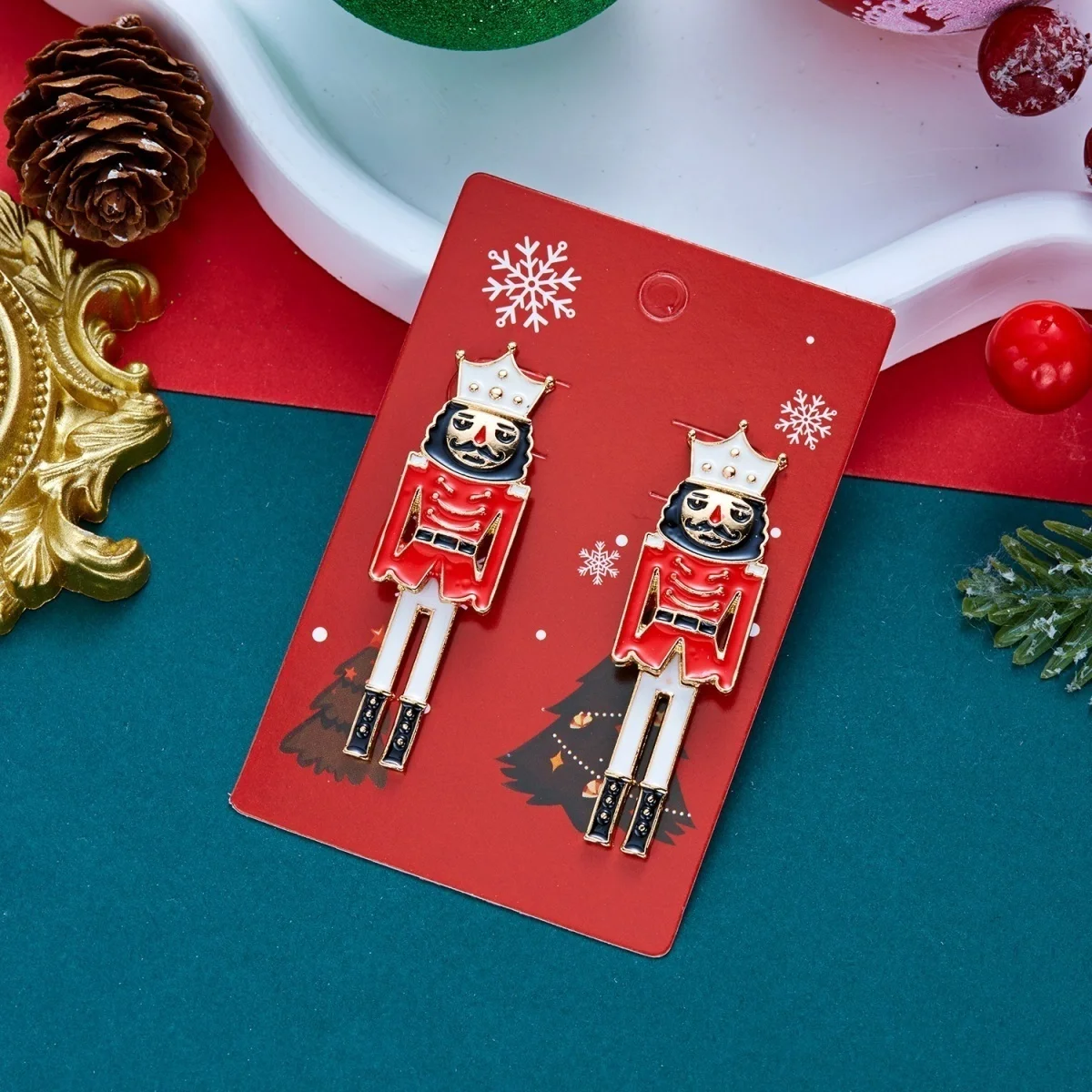 Kreative Krücken-Halter-Ohrringe mit Krönen-Nussknacker-Motiv für Damen, Weihnachtsmützen-Soldaten-Ohrringe, Neujahrsparty-Schmuck – Detail 33