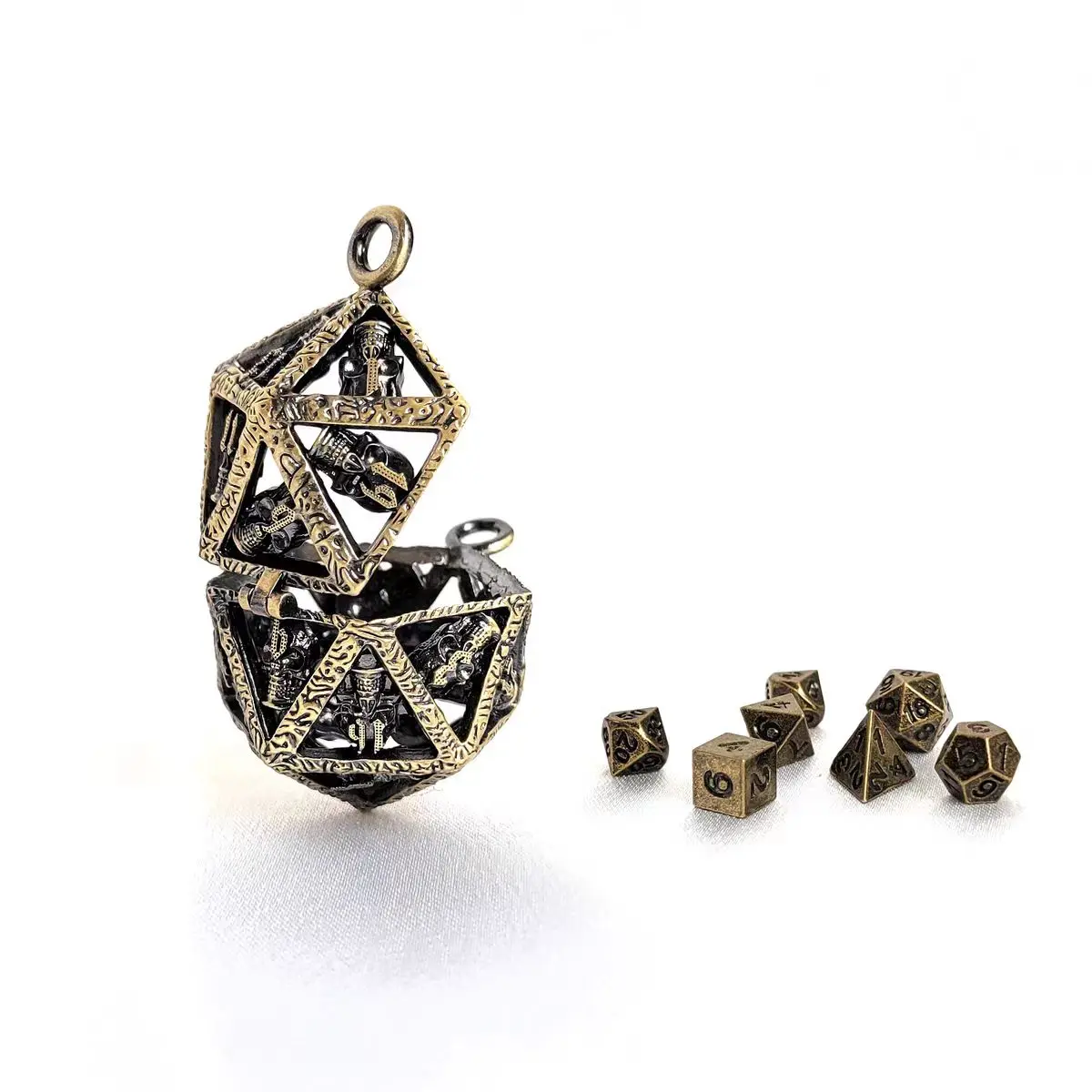 

Hollow Dice D20 Metal DND Dice Case Dragon Dice box 7pcs Metal Polyhedral Dice & chain for Dungeon and Dragons RPG Dice Player