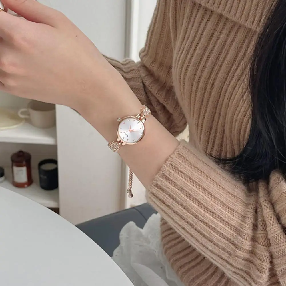 1 Piece of New French Retro Gold Small Dial Women's Watch Suitable for Decorative Wrists for Daily Wear Dinner Other Occasions