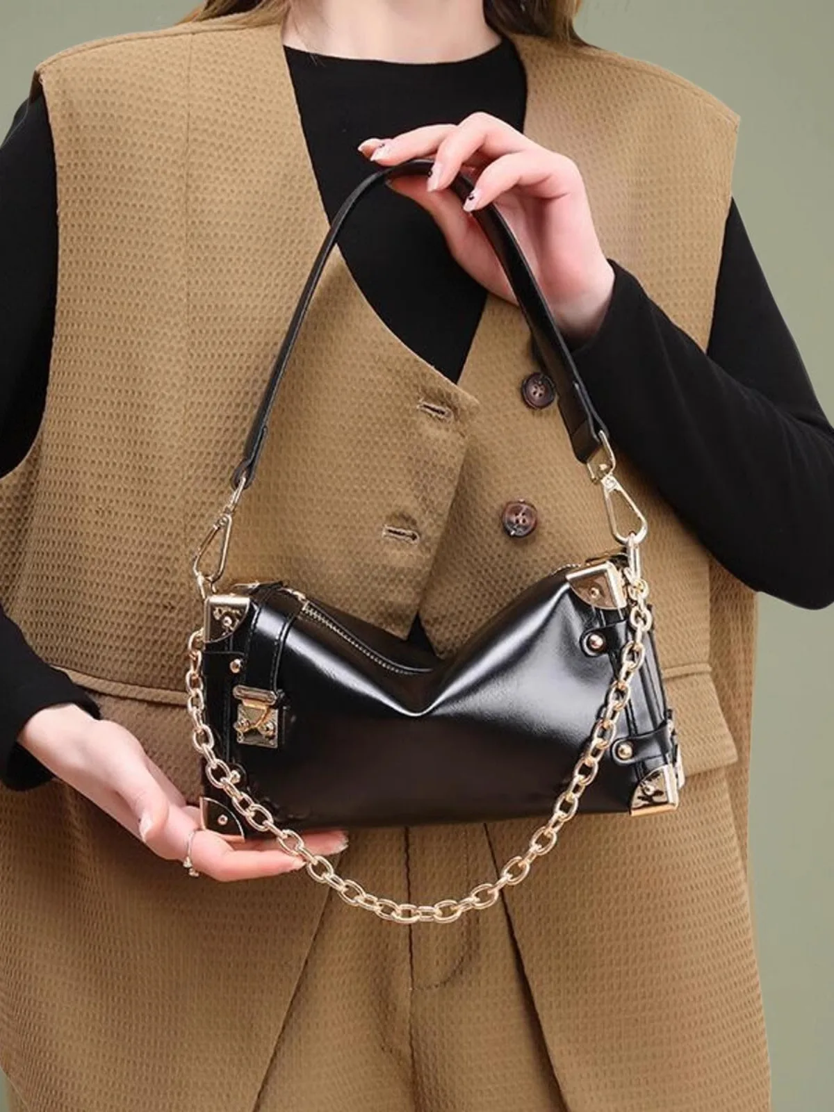 

ManyKostGivan Retro Luxury Pillow Bag Women's Faionable Underarm Crossbody Bag 2025 New Design Soft Polyester Material