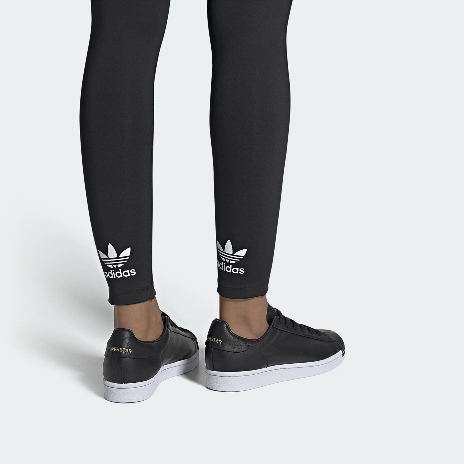 

Adidas оригинальные новые сезонные женские классические прочные повседневные кроссовки FV3353