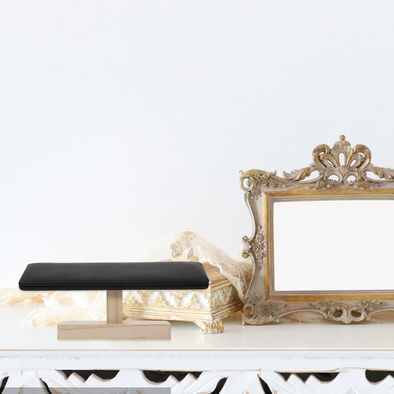 

Стильная деревянная подставка-органайзер для украшений: браслетов, часов, ожерелий. Декор для дома и аксессуар для хранения.