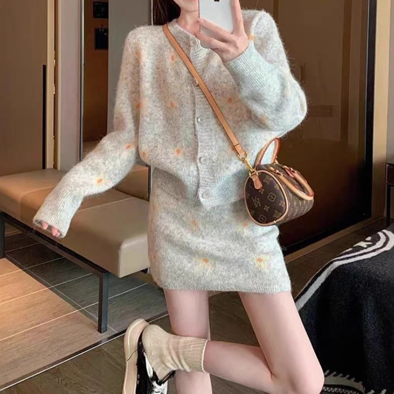 Autumn New Knitted Suit Femininity Flower Cardigan Skirt Two-piece Set 2025 Autumn and Winter New 2