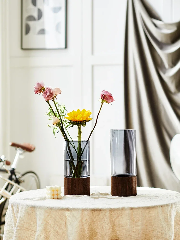 Wooden tray, glass vase, living room, flower arrangement, water cultivation, fresh flowers, roses, lilies, transpa