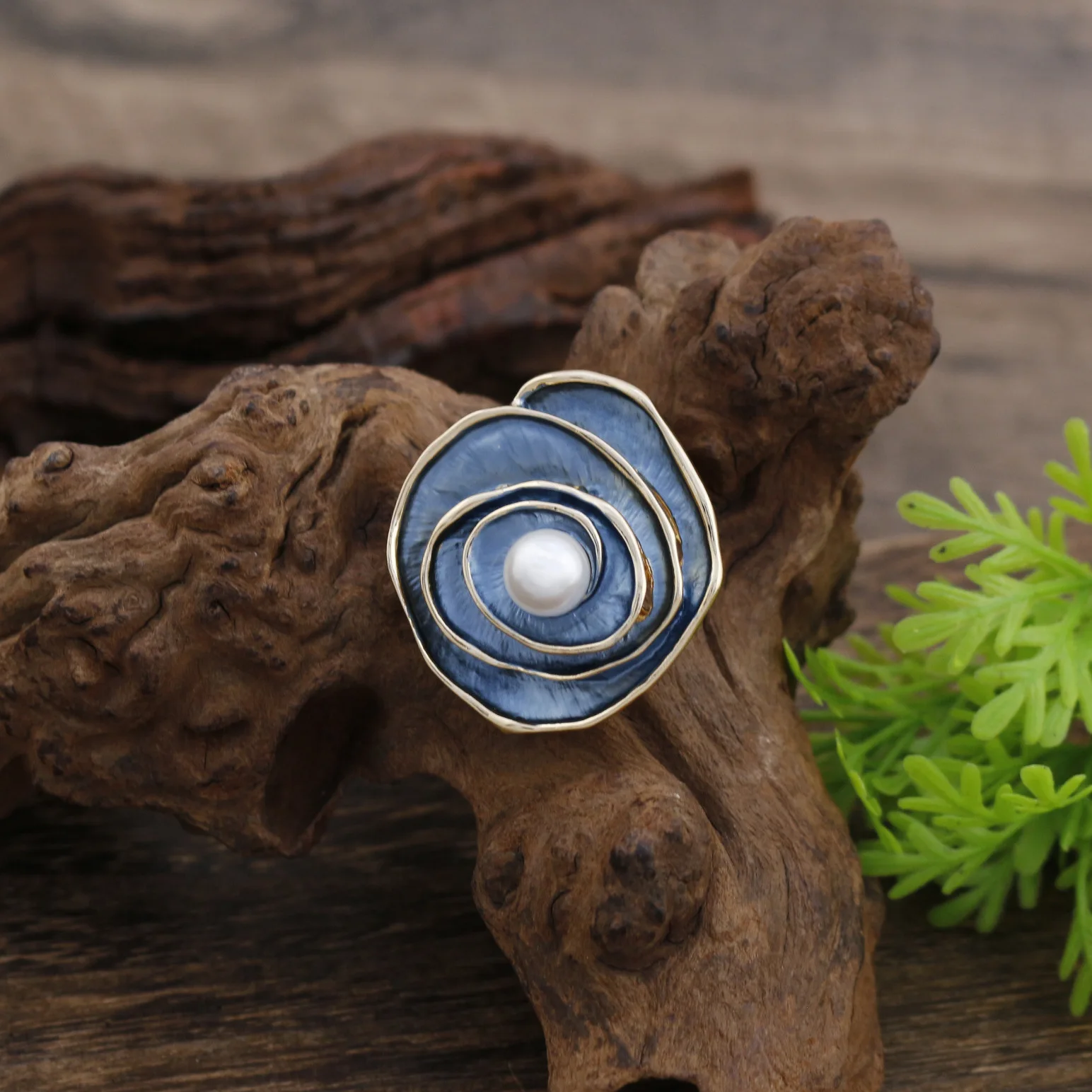 hot-selling enamel color geometric rose magnetic brooch women's fashion high-end sense pearl rose corsage