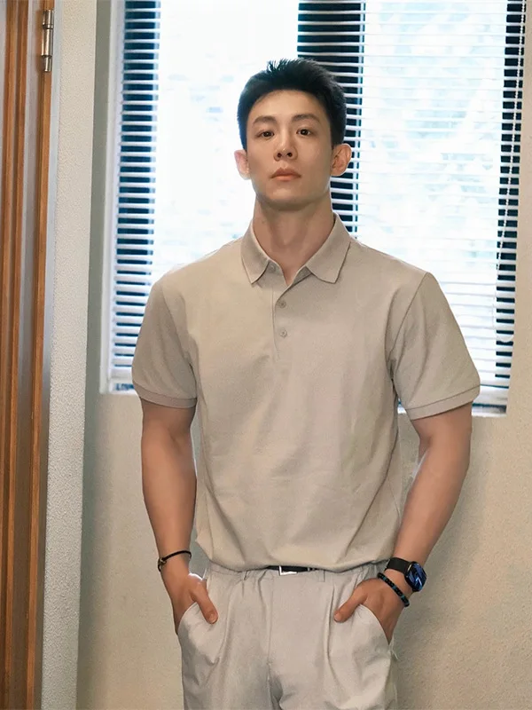 

Мужская летняя футболка для зрелых мужчин, для повседневной носки и деловых встреч, молодежный тренд, приталенный крой.