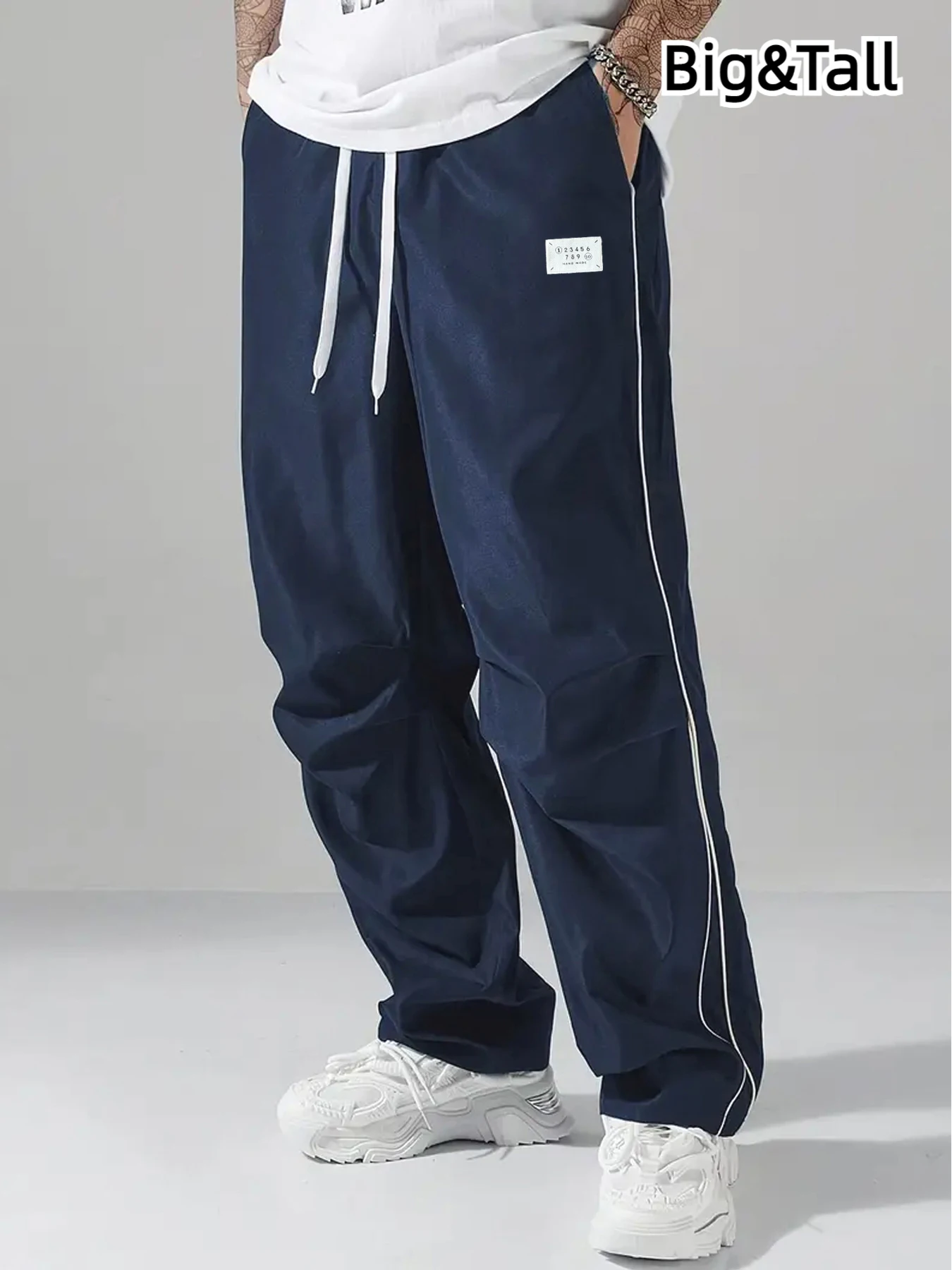 Vier seizoenen grote maat losse sportbroek voor heren Labelontwerp Zijstrip Decoratieve composietstof Alle seizoenen Modieus en gemakkelijkste broek met rechte pijpen Geschikt voor buitensporten en vrijetijdskleding