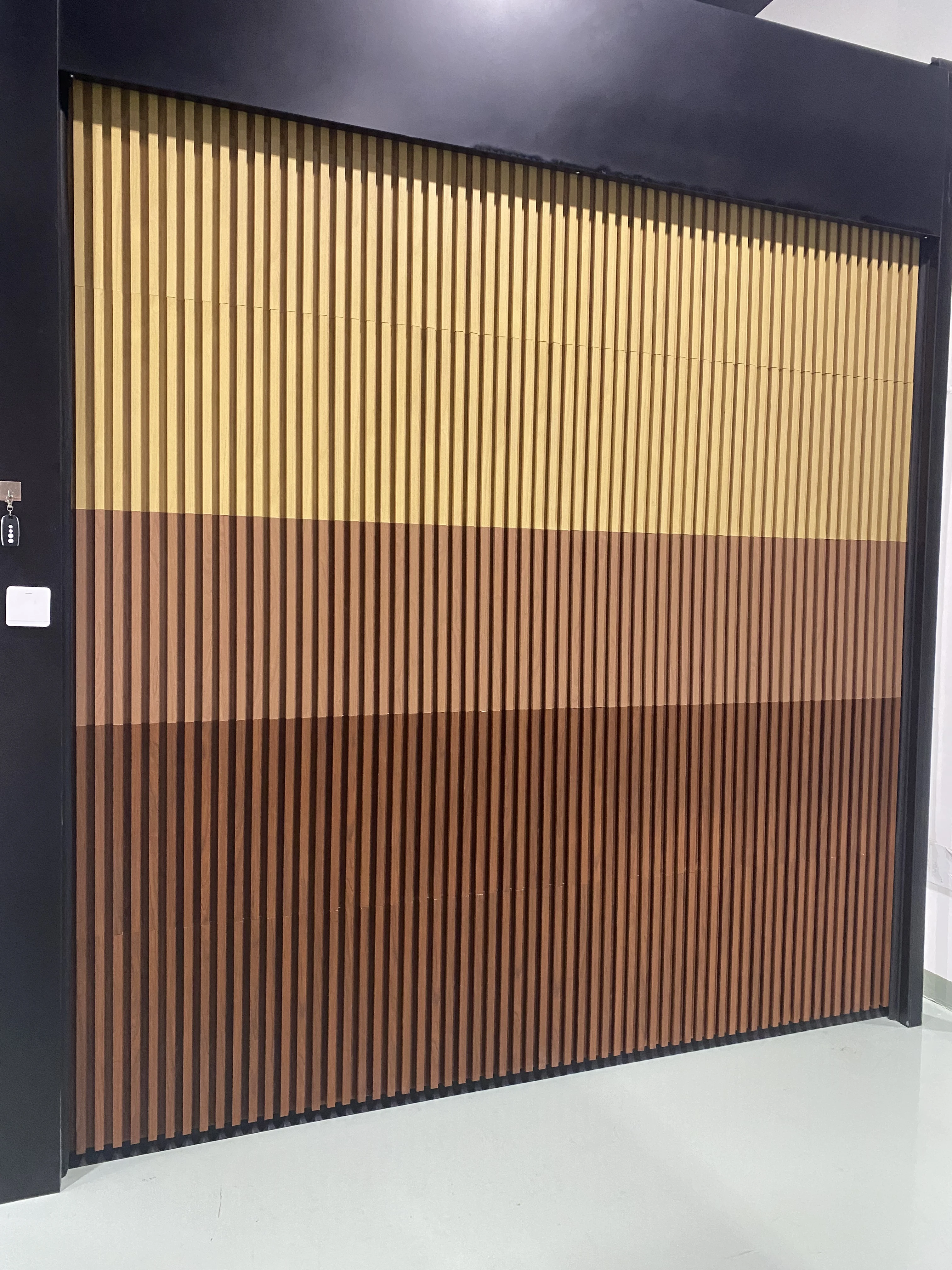 Modern Gradient Wood Grain Fluted Aluminum Roll Up Garage Door, Automatic Remote Control Vertical Slat Roller Shutter, Custom Si