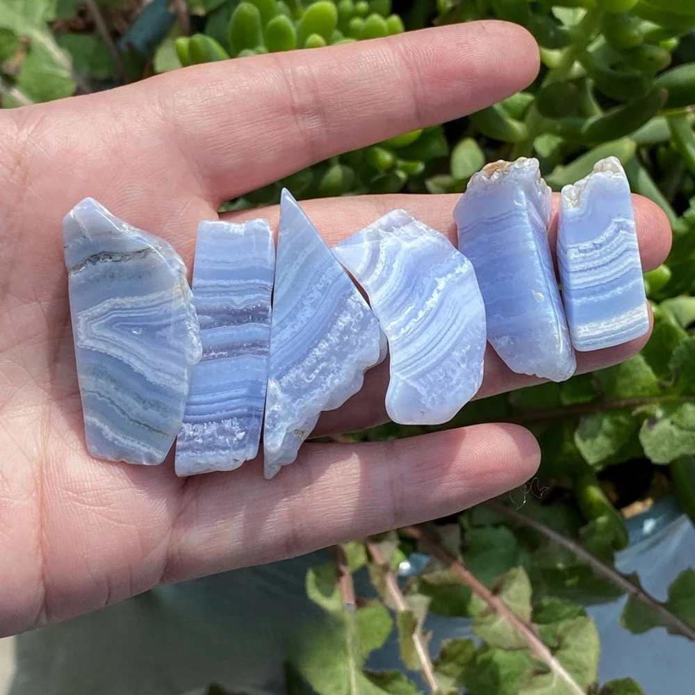 1pc/2pcs/3pcs Natural Blue Striped Agate Freeform Smoothed Home and Desktop Decoration Scene