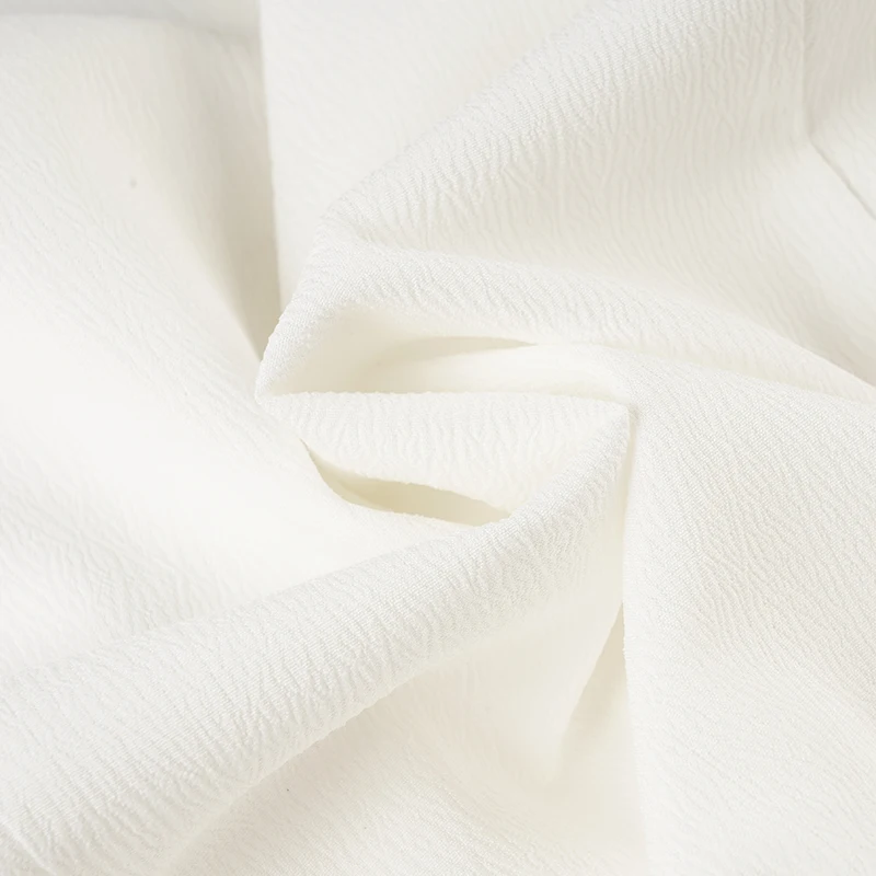 SUCHCUTE Boho Französisches Urlaubs-Minikleid für Damen mit tiefem V-Ausschnitt, Stickerei, Glockenärmeln, Knopfleiste vorne und doppellagigem Rüschensaum. – Detail 12