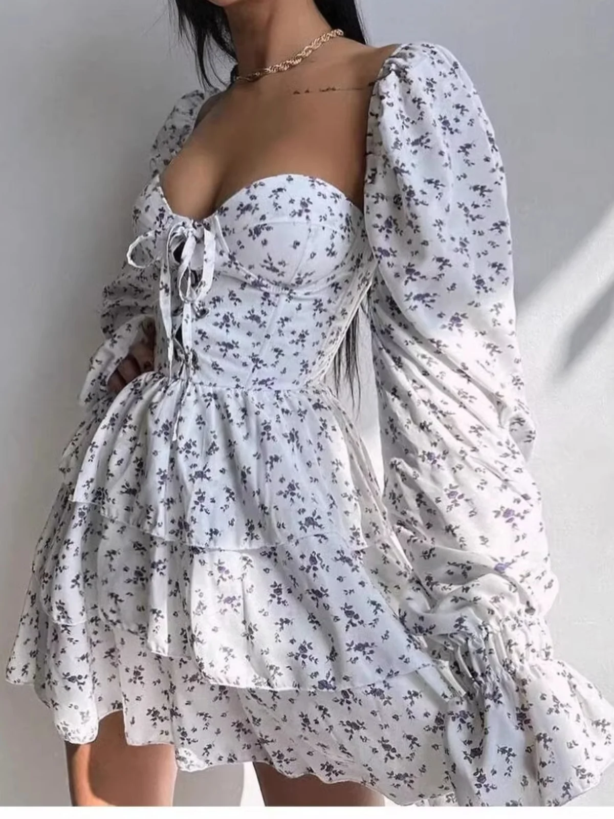 Vestido Floral Romântico de Manga Longa Estilo Vintage Saia em Camadas Moda Sazonal Primavera Verão Outono
