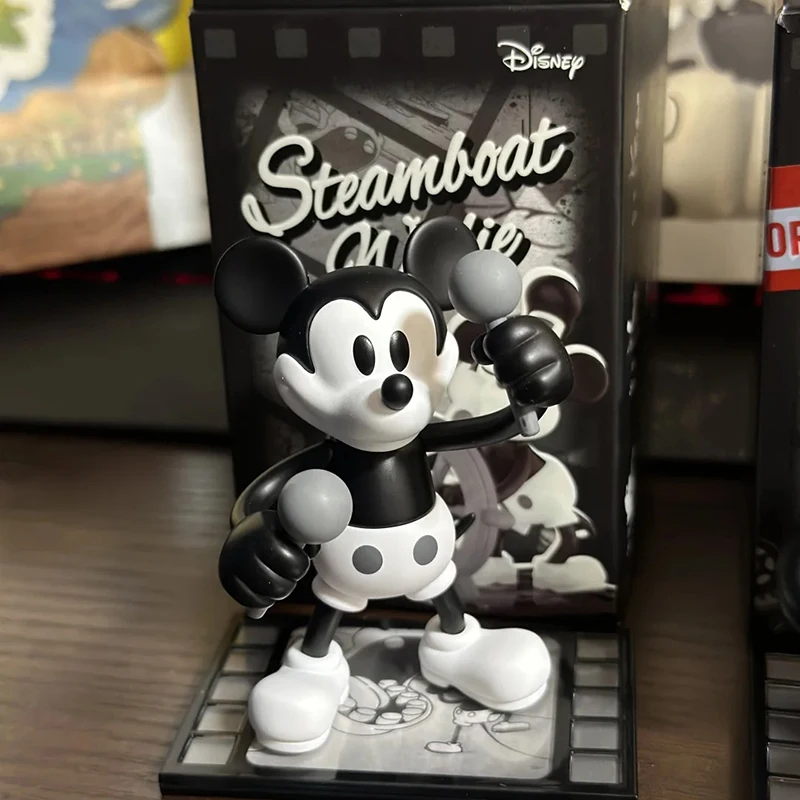 Mini figuras de Mickey Mouse de Disney, figuras de acción de Anime de Mickey Steamboat, juguete de modelo bonito que cambia de Color, regalos para niños